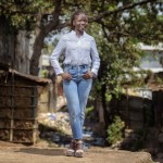 Nancy Barasa poseert in Kibera Kenia
